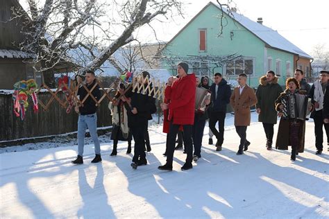У селі Бороняво на Хустщині й нині побутує традиція колядування на ...