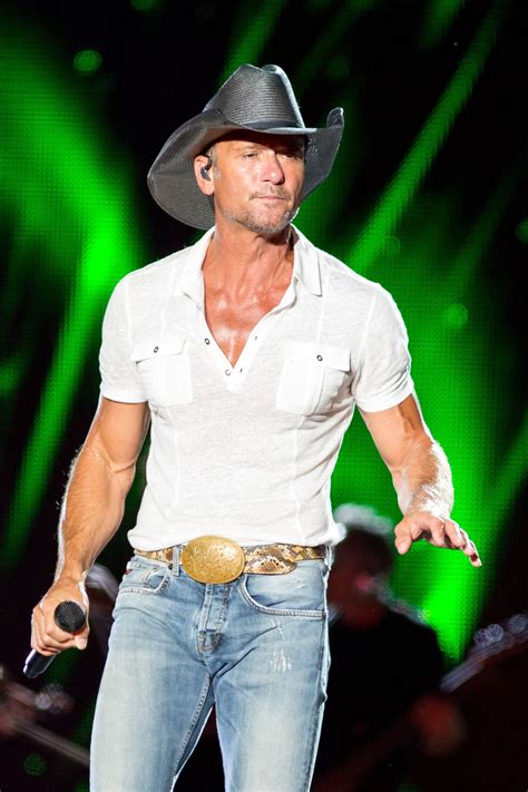 10 Country Stars Who Had Odd Jobs Before They Were Famous - Fame10