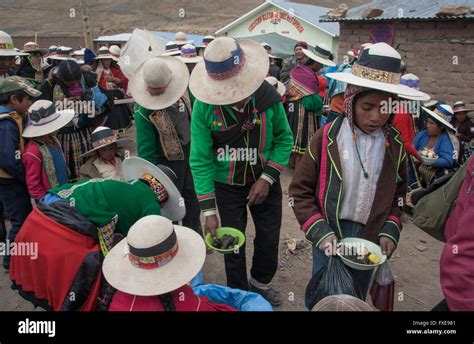 Traditional bolivian men hi-res stock photography and images - Alamy