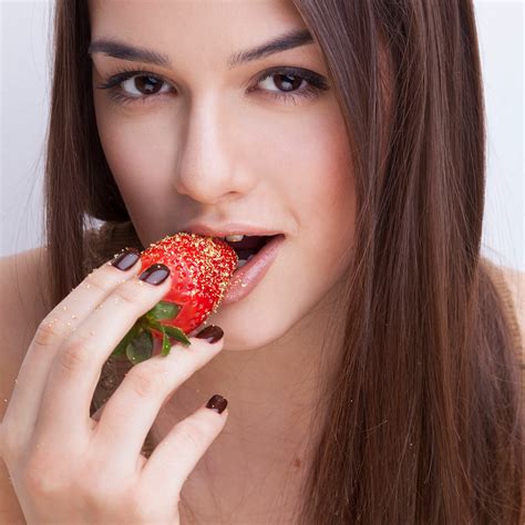 24K Edible Gold Leaf Crumbs (0.5 Gram) - CornucAupia Edible & Cosmetic