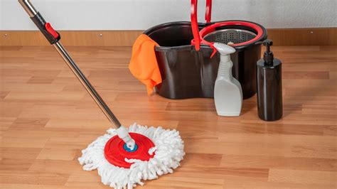 how much vinegar to mop floors