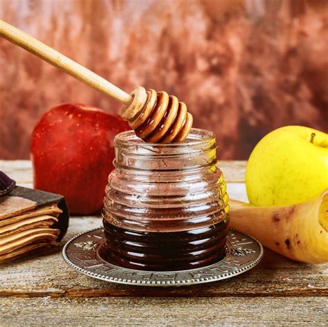 6 Rosh Hashanah Traditions and the Meanings Behind Them