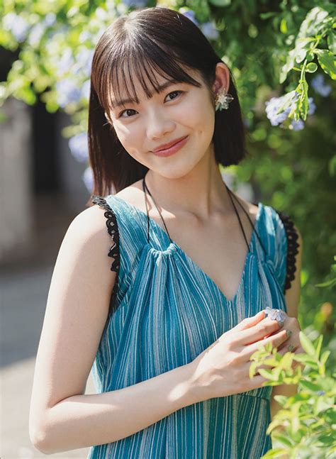 楽天ブックス: 志田こはく（2025年1月始まりカレンダー） - 4968855250932 : 本