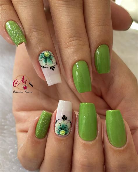 Fotos De Unhas Verde - Unhas Verdes Decoradas 2022 - Fotos de Inspiração - UNHAS DECORADAS