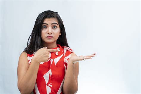 Indian girl pointing finger sideways - PixaHive