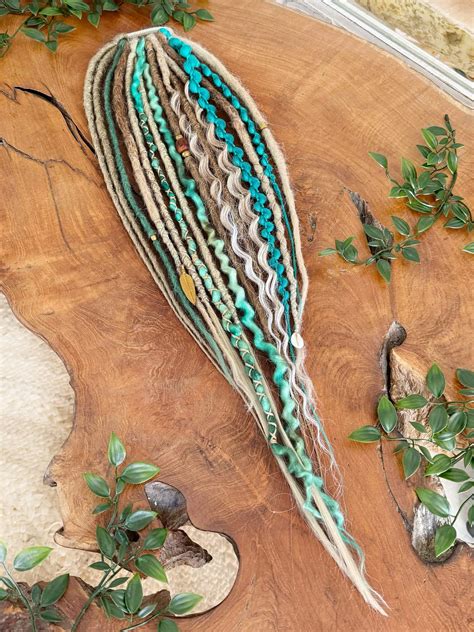 This unique way to tie a dread ponytail is blowing minds 4