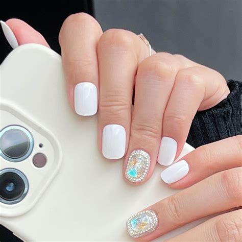 White Round Acrylic Nails