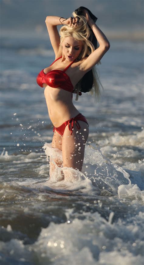 Courtney Stodden in a Bikini - Los Angeles Beach - December 2013