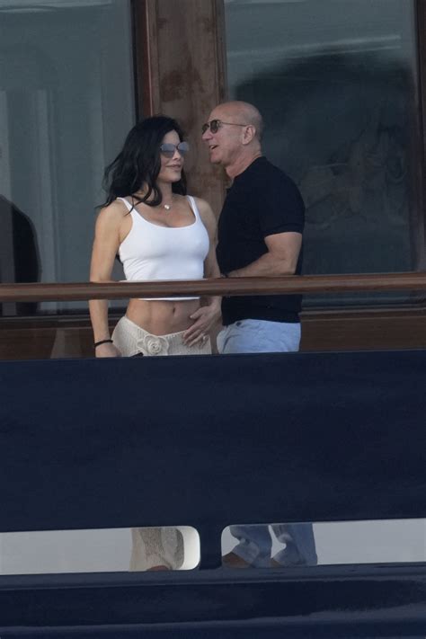 Details of Jeff Bezos and Lauren Sánchez's 'private' engagement revealed