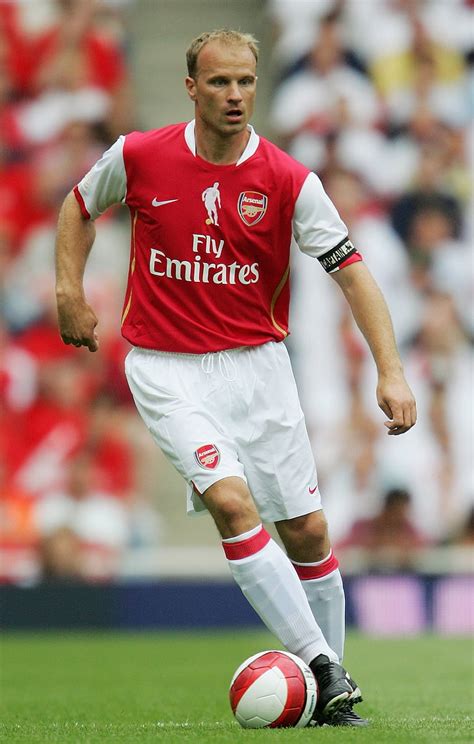 HD wallpaper: Dennis Bergkamp, footballers, Arsenal Fc | Wallpaper Flare