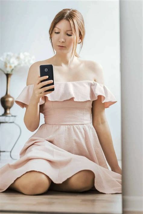 Can you wear nail polish during surgery? - Hello Betty Company