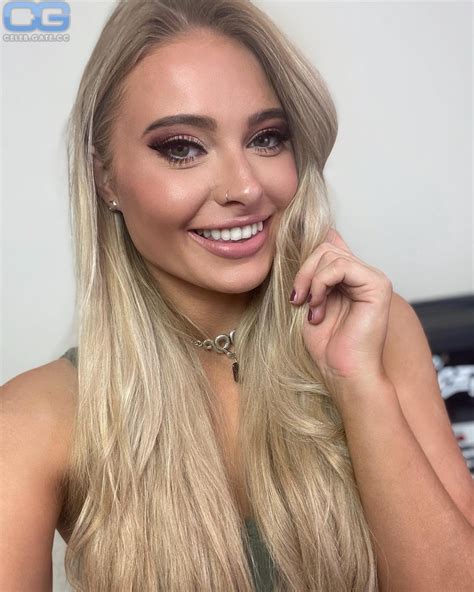 Sophie Lloyd nude pictures, onlyfans leaks, playboy photos, sex scene