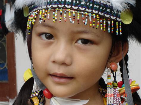 Do Indonesian Look a like CHINESE ? (country, people, cons, appearance