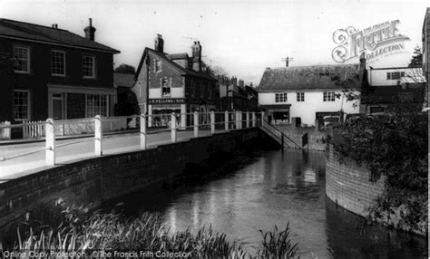 photo  pewsey high street  river avon