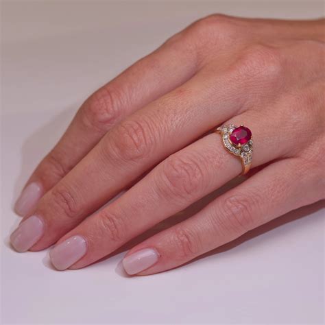 Vintage Ring in Yellow Gold with 1.60 ct Ruby and 0.40 ct Diamonds ...