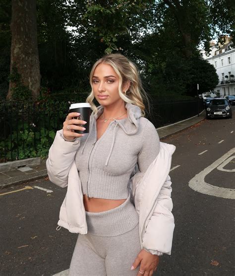 Alexa Adams | Happiness 🩷 | Instagram