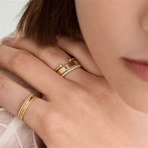 14k Gold, White Gold & Platinum 4mm Smooth Band Ring - Jewelry | Mejuri