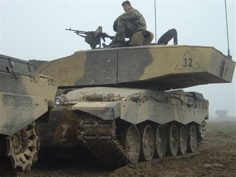 Фотографии британского танка Challenger 2 (Королевский танковый полк)