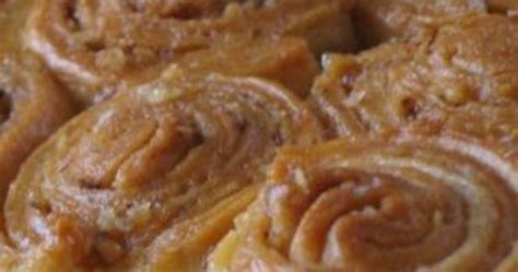 Сиропирана сладка баница с орехи и канела, пухкави, сочни и много ...