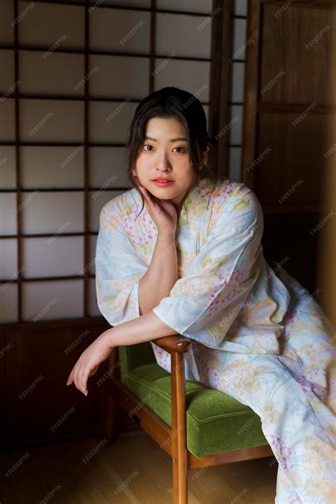 attractive japanese women