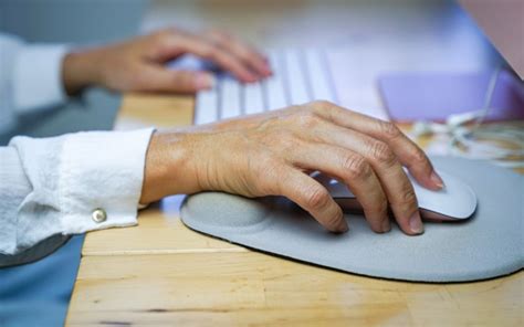 Carpal Tunnel Ergonomics | chairsadvisor.com