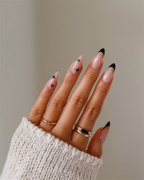 50 Latest Almond Shape Nail Ideas To Try In 2024!