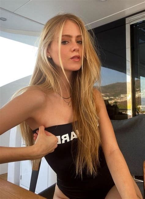 8 Hot Sexy New Loreto Peralta Bikini Pics