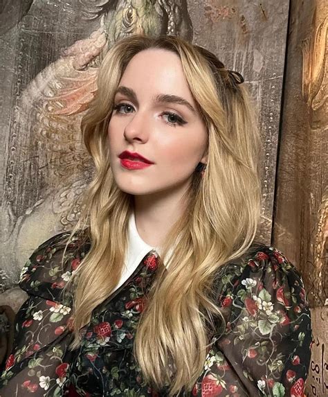 Skating around : Mckenna Grace : r/MckennaGrace_pics