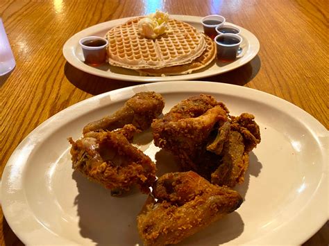Hollywood’s Classic Roscoe’s Chicken & Waffles! Dig In To My Delicious