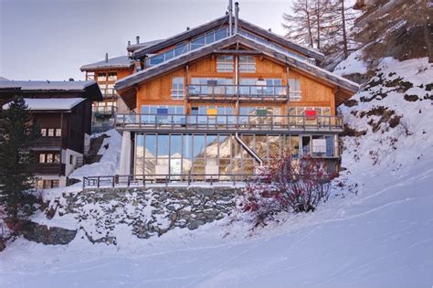 Шале в Швейцарии | Luxury ski chalet, Chalet design, Luxury ski
