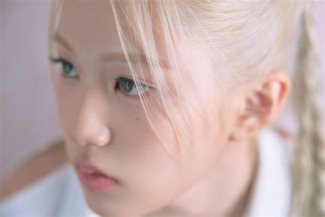 izna Concept Photos Archive (Updated!) - Kpop Profiles