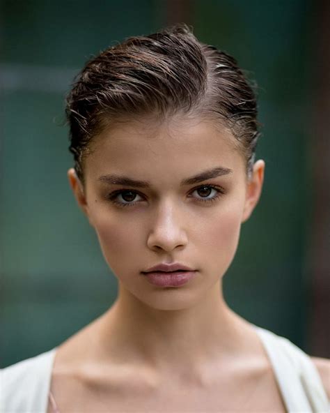 YARYNA – AGENCIA MODEL MANAGEMENT