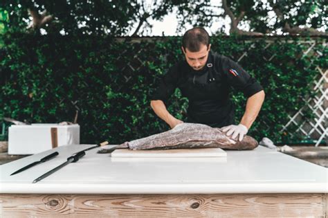 Naked Chefs - Discover a new way to eat, socialize and experience Greek