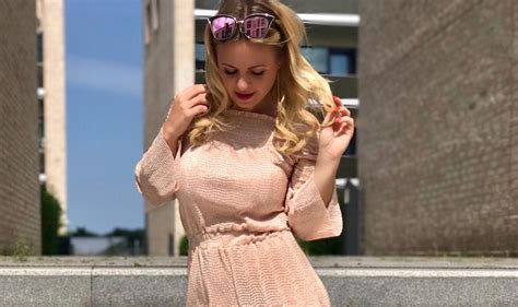 PLISSIERTE PIECES SIND DIE SPITZE DES SOMMERS - FASHIONZONE