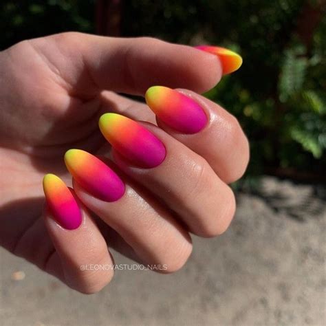 Модный маникюр градиент для летнего настроения. | Nagels