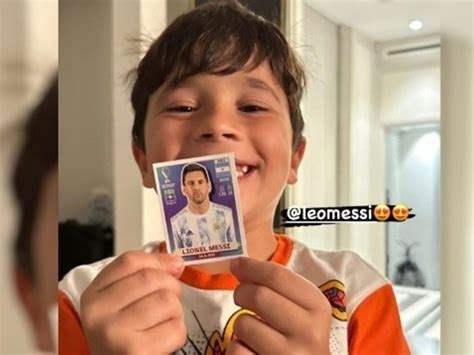 La alegría del hijo de Messi: le tocó el cromo de ¡su papá! :: Olé Ecuador