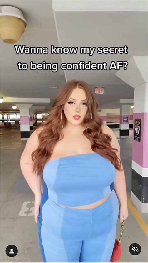 Model calls for curvier Hooters servers in sexy shoot with hot wings