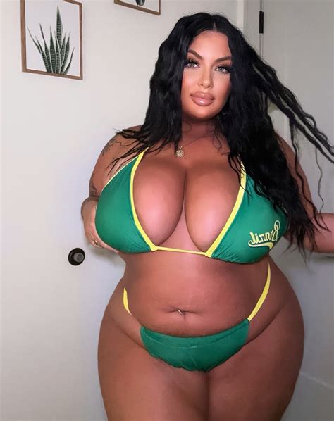 Ashley Bova (@ashbovaxo) • Instagram photos and videos