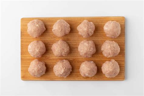 Фрикадельки из индейки с бесплатной доставкой на дом из «ВкусВилл ...