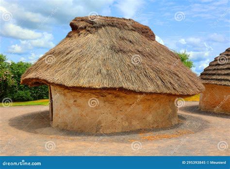 Neolithic Houses. Stonehenge Was Built Editorial Image - Image of archeology, england: 295393845