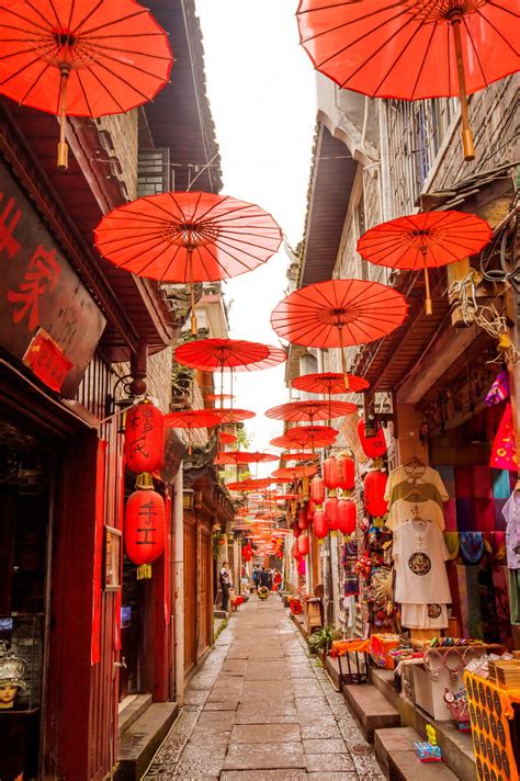 Fenghuang Ancient City / China (by marc d). - It's a beautiful world