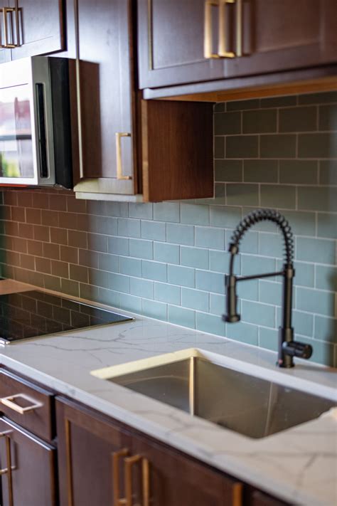 Bringing Color And Life To Your Kitchen With Green Backsplash Tile ...