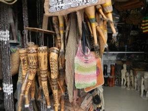 pakaian adat papua  terjaga keasliannya hingga