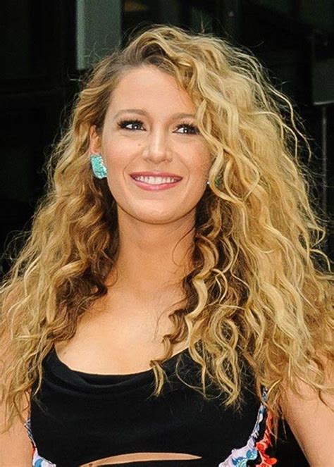 How sea salt spray can transform curly hair #haircutsforlongcurly Dry ...