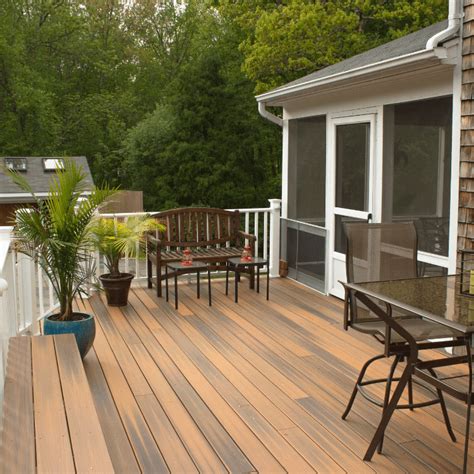 Custom Deck Contractor - Composite and Wood Deck Builder