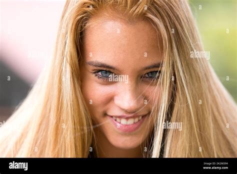 Belle meuf Banque de photographies et d’images à haute résolution - Alamy