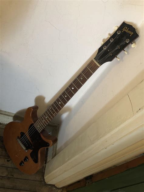 Please help me identify this Washburn guitar. : Vintageguitars