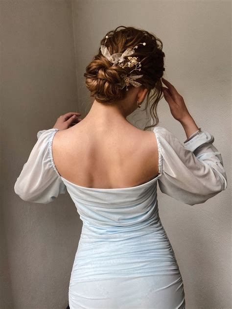 Кудрявый низкий пучок | Hair styles, Fashion, Dress