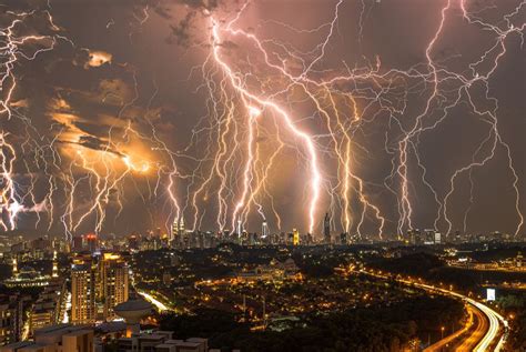 Lightning Strike Photography 4 Common Signs That Lightning Is About To