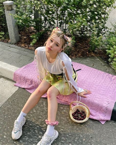 inst_rinna Cool Girl, My Girl, Black Wallpapers Tumblr, Old Money ...